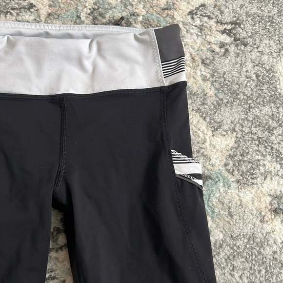 Lululemon Run Mod Moves Crop 17” - Picture 3 of 10